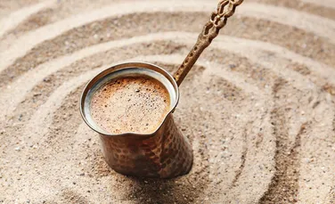 Test de cultură generală. De ce turcii fac cafea la nisip?