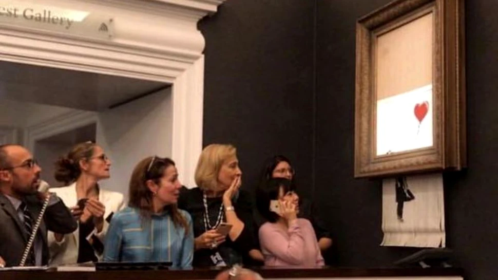 Comparativ cu tabloul autodistrus, alte opere semnate Banksy au preţuri rezonabile