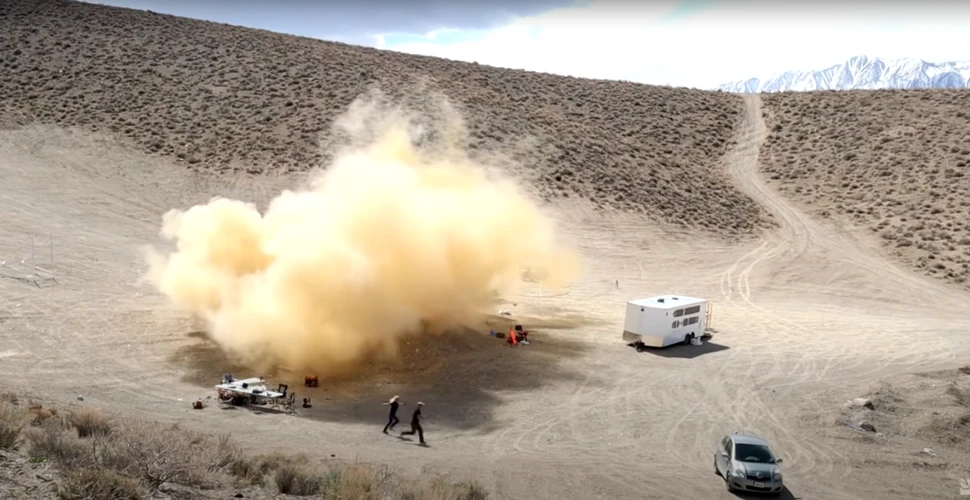 Un videoclip arată ingineri fugind după ce o rachetă experimentală este cuprinsă de flăcări