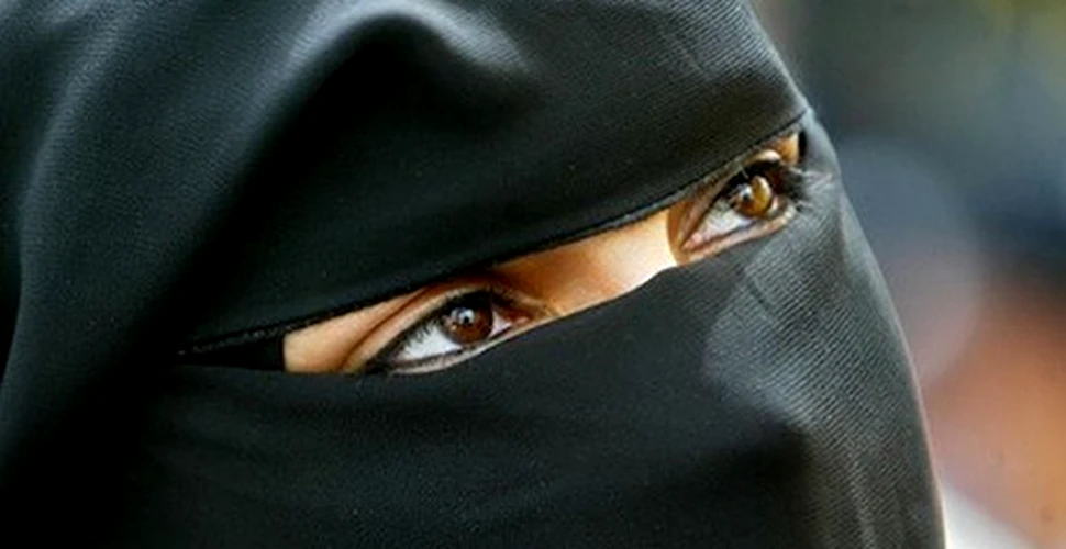 Experienţa pe care o musulmană britanică a avut-o în cadrul reţelei teroriste Stat Islamic: „Femeile de acolo au o mentalitate de tip gangster” – VIDEO