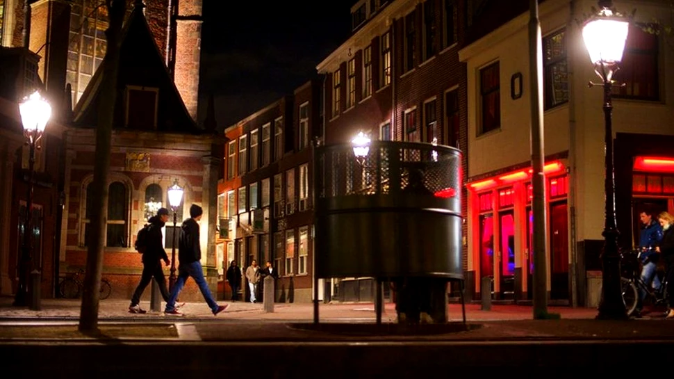 Motivul pentru care tururile turistice în Cartierul Roşu din Amsterdam vor fi interzise