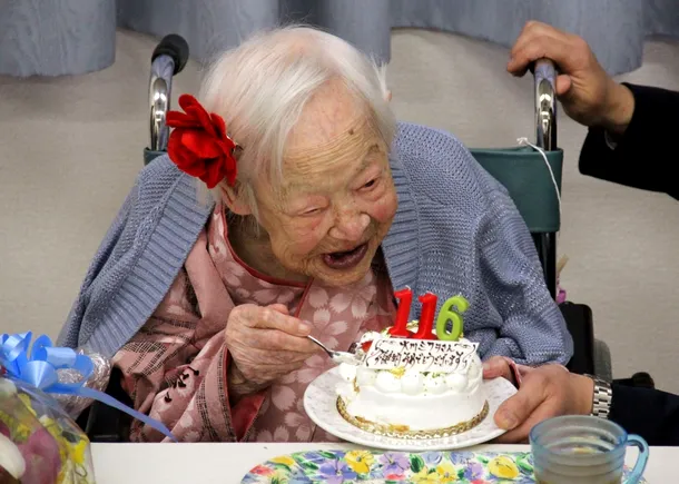 Cea mai în vârstă persoană din lume este japoneza Misao Okawa, născută pe 5 martie 1898.