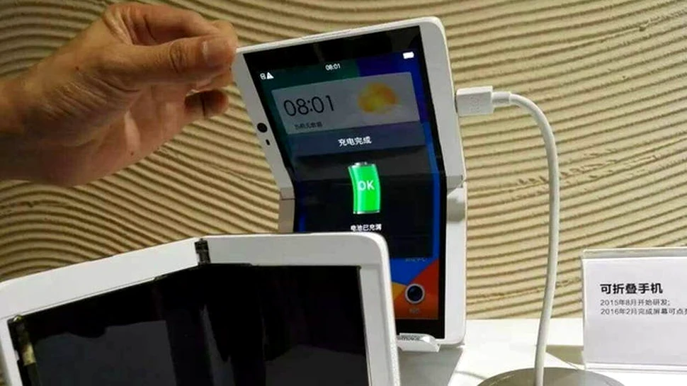 Smartphone-ul  cu display care se pliază