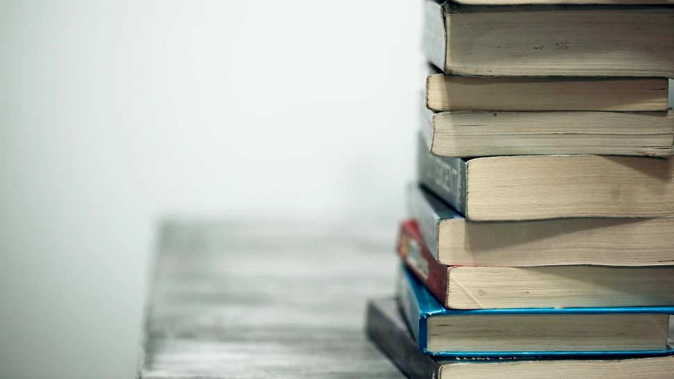 O carte pe zi: „Povestiri cu dragoni”, o antologie leneşă de Michael Haulică