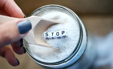 Alimentele bogate în sare ar trebui interzise, recomandă OMS