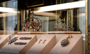 O femeie, pusă sub acuzare în cazul jafului de la Muzeul Luvru