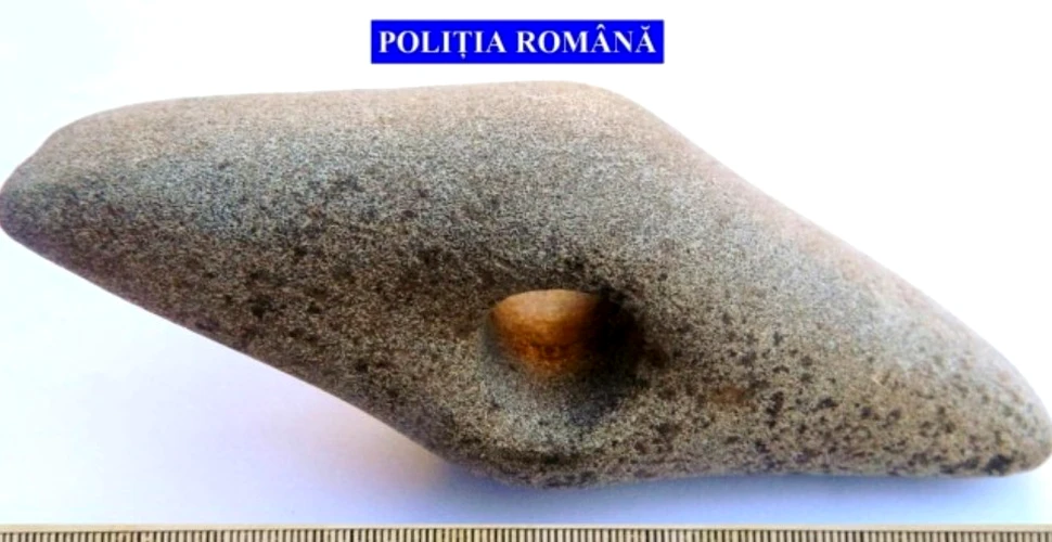 Unealtă din piatră din patrimoniul cultural al României, găsită în urma unei percheziţii a poliţiei