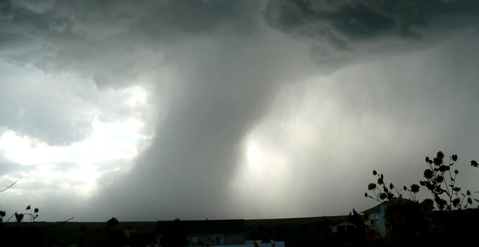 VIDEO. Început de tornadă, filmat deasupra Timişoarei în timpul unei furtuni