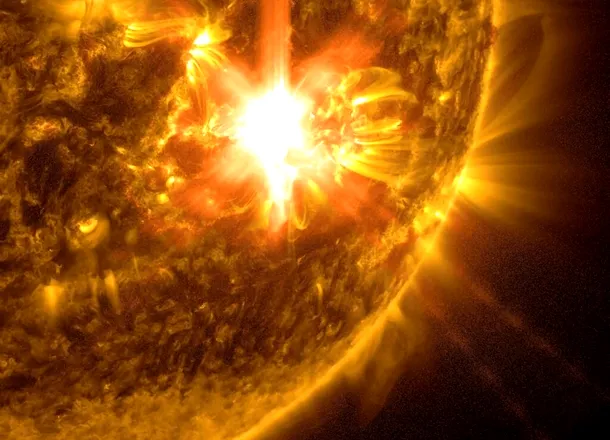 Erupție monstruoasă pe suprafața Soarelui! Cea mai puternică din ultimii 5 ani