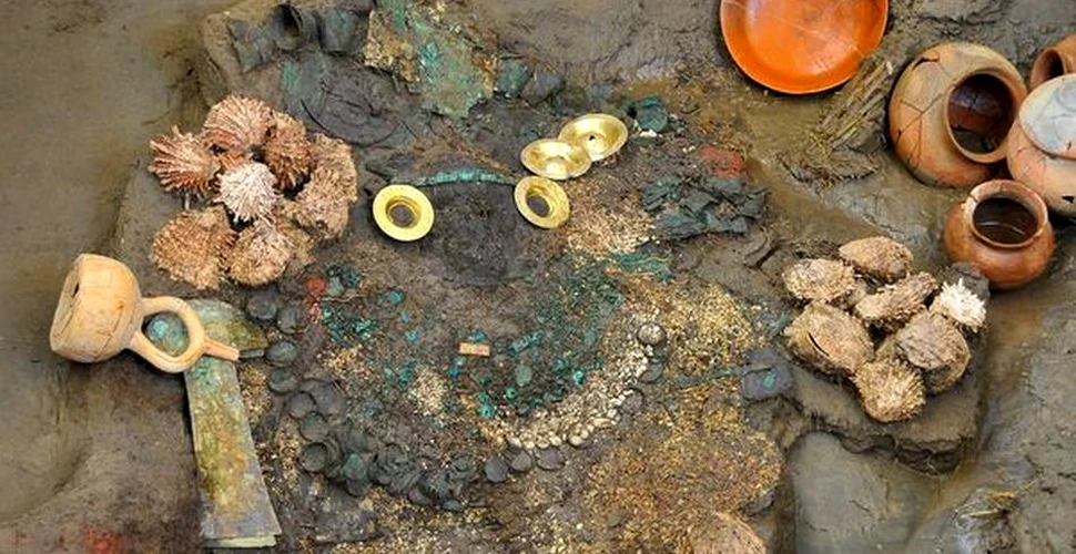 Două morminte misterioase au fost descoperite în Peru