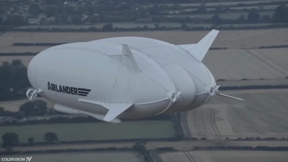 FOTO. ”Fundul zburător”, cea mai mare aeronavă din lume, s-a prăbuşit. Două persoane au fost rănite