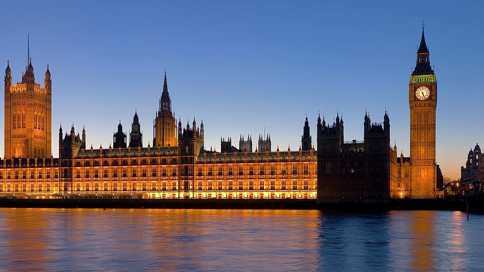 Big Ben se scufundă, riscând să devină „turnul înclinat din Londra”