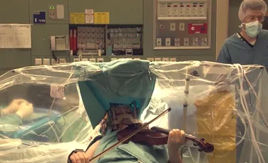 Momentul în care o femeie operată pe creier poate să cânte din nou, după 20 de ani. VIDEO emoţionant