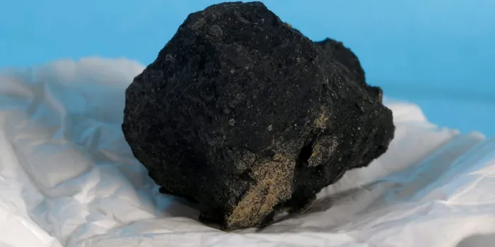 O piatră descoperită pe un câmp s-a dovedit a fi un meteorit extrem de rar, vechi de 4,6 miliarde de ani