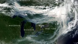 Fumul incendiilor de vegetație din Canada, vizibil din spațiu