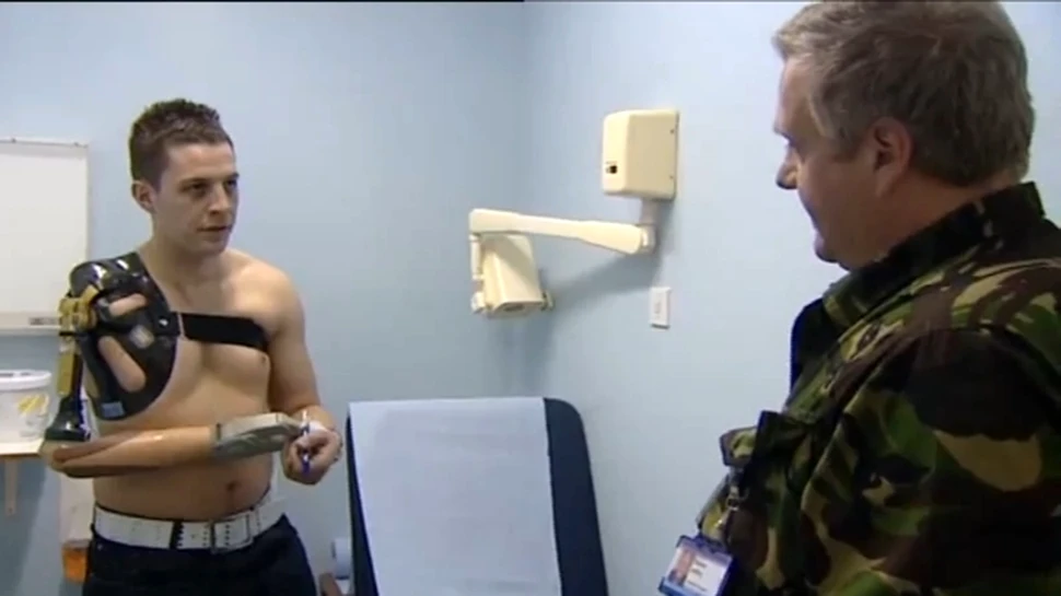 În premieră, un soldat britanic a căpătat un braţ bionic (VIDEO)