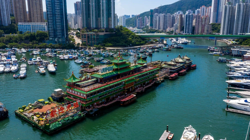 Jumbo, emblematicul restaurant plutitor din Hong Kong, s-a scufundat