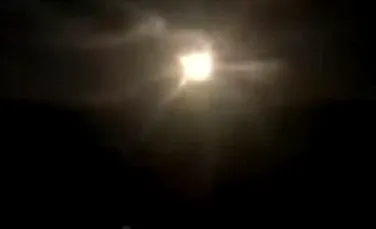 Dintr-o altă lume! Imagini uimitoare cu momentul în care un meteorit explodează pe cerul din China – VIDEO