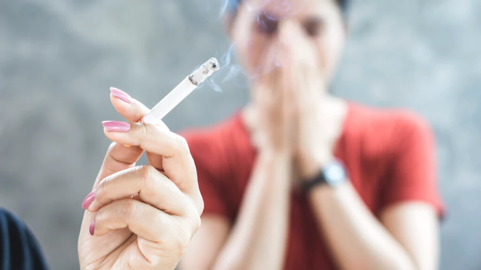 Ce este fumul secundar și de ce este mai periculos decât fumul inhalat de fumători?