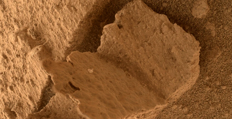 Roverul Curiosity al NASA a descoperit o rocă în formă de carte pe suprafața lui Marte