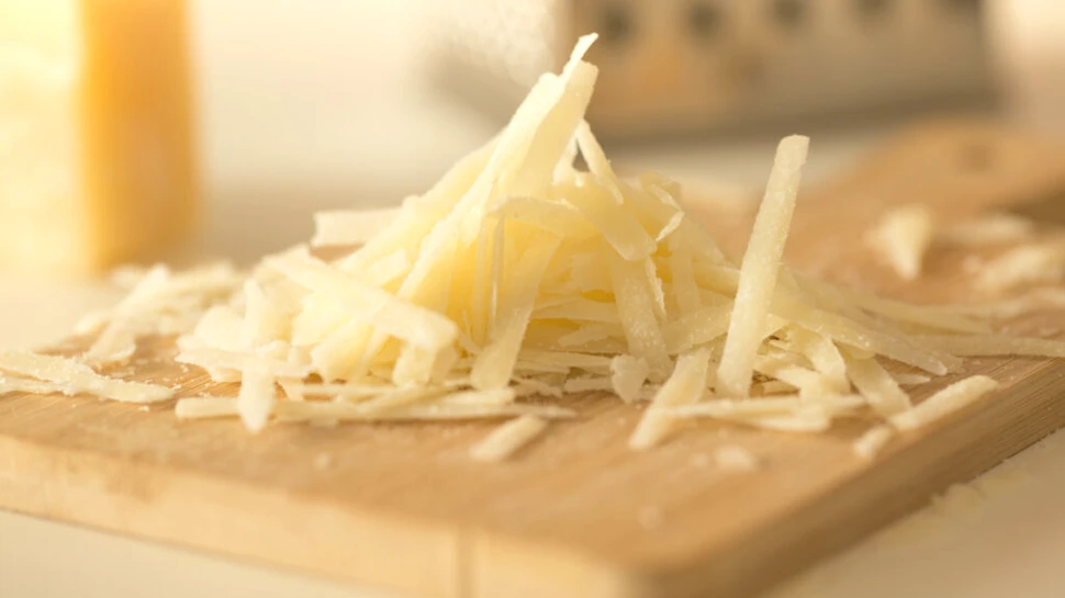 Vești bune pentru iubitorii de brânză! Un studiu arată că ne-ar putea feri de demență