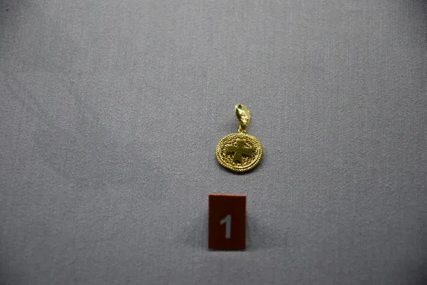 Podoabe de aur cu puritate de peste 99%, expuse la Alba Iulia