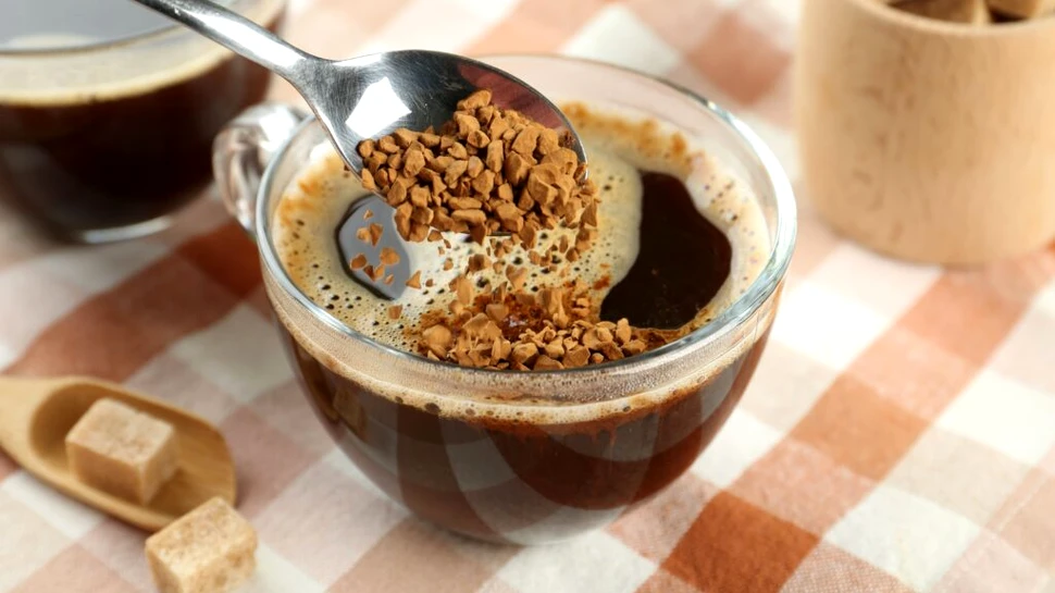 Cafeaua după masă: aliat al digestiei sau obicei riscant?