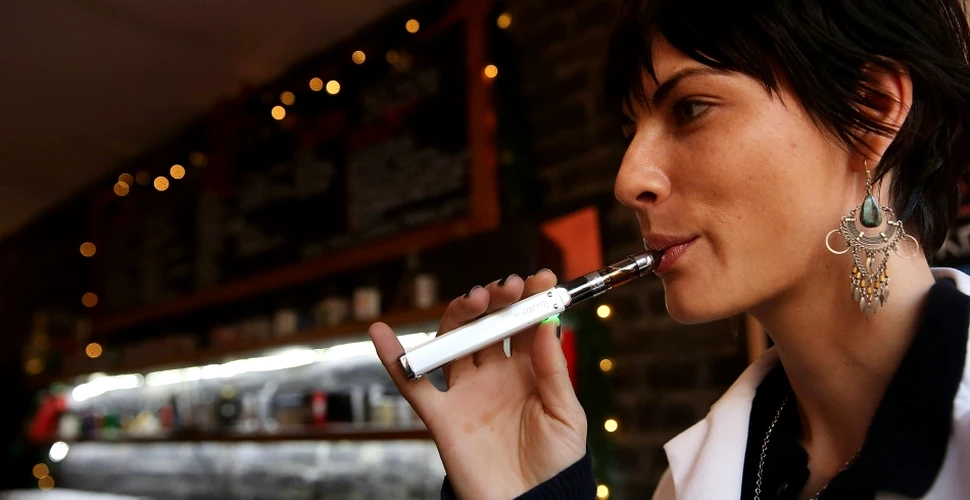 Ţigările electronice ar putea depaşi în vânzări ţigările clasice în 10 ani. „Oamenii fumează pentru nicotină şi mor din cauza gazelor şi gudronului”, spun specialiştii