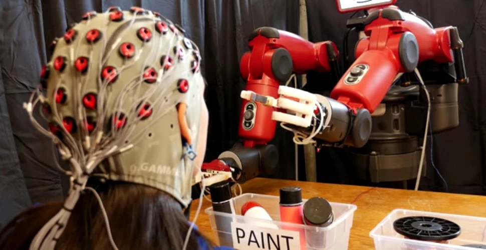 Invenţie inedită: un robot poate fi controlat doar cu ajutorul gândurilor – VIDEO