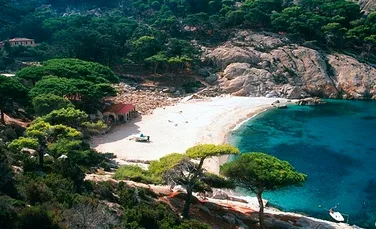Cea mai misterioasă insulă din Mediterană: doar 1.000 de oameni au voie să o viziteze anual