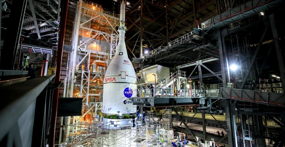 NASA a finalizat instalarea rachetei care va duce astronauți pe Lună în cadrul misiunilor Artemis