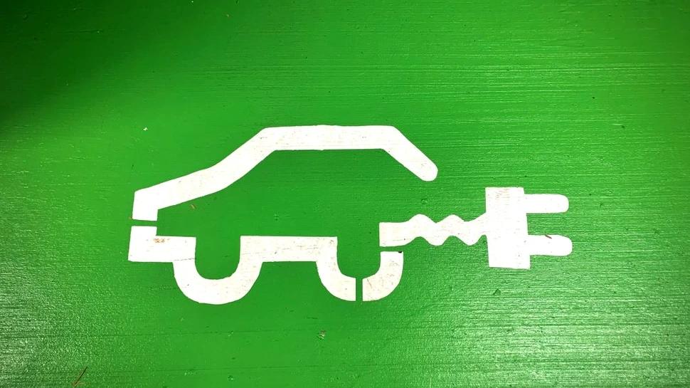 Mașinile electrice câștigă teren: Vânzările de vehicule verzi vor creşte anual cu 30% în următorii ani