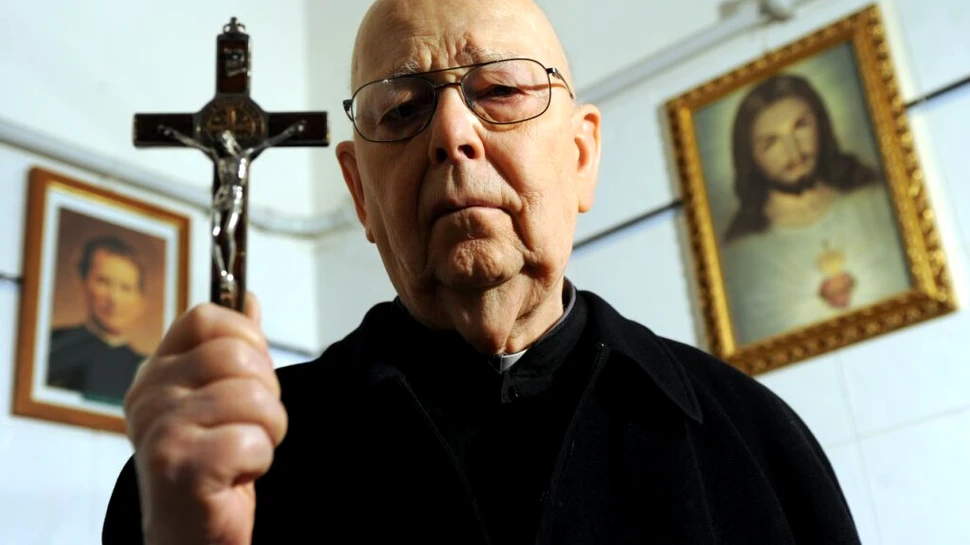 Viața incredibilă a preotului care ar fi făcut peste 60.000 de exorcizări. Gabriele Amorth, exorcistul șef al Vaticanului