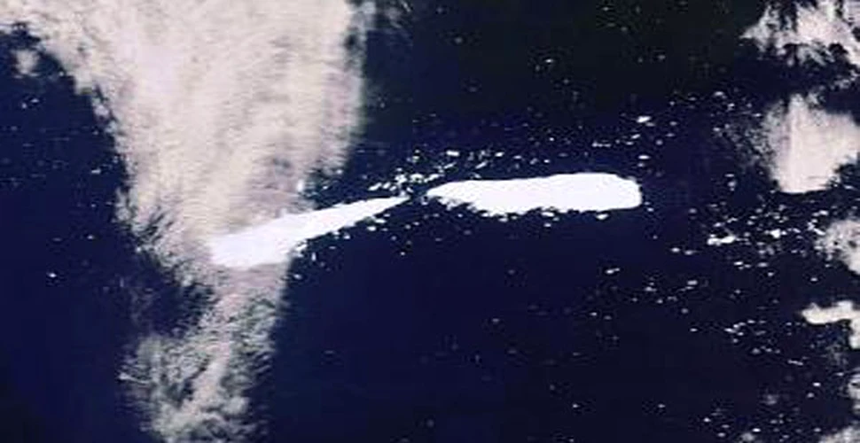 Un iceberg gigantic s-a spart in apele Oceanului Atlantic