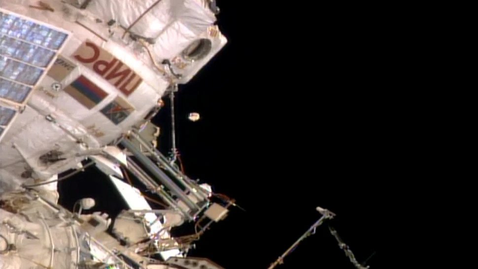 Un astronaut a zărit un OZN aproape de ISS. Misterul a fost descifrat (VIDEO)