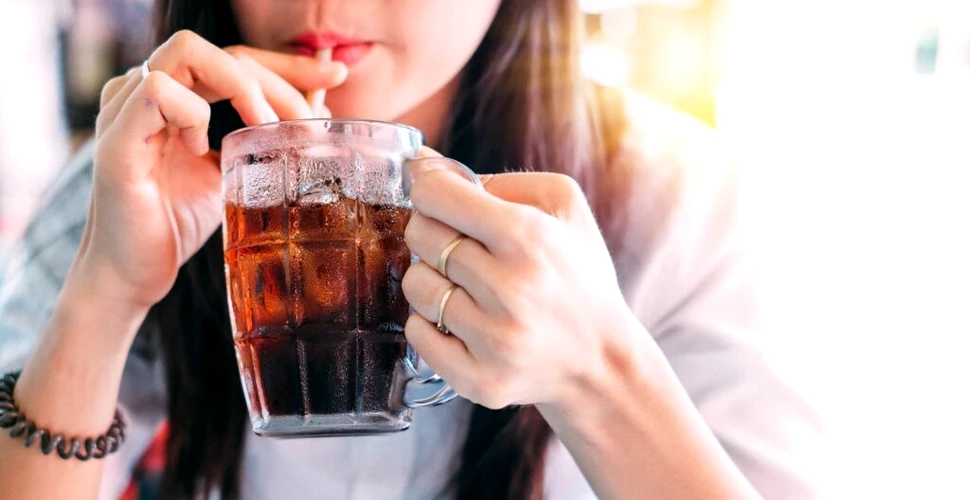 Copiii care beau sucuri cafeinizate, mai predispuși să consume alcool în anul următor