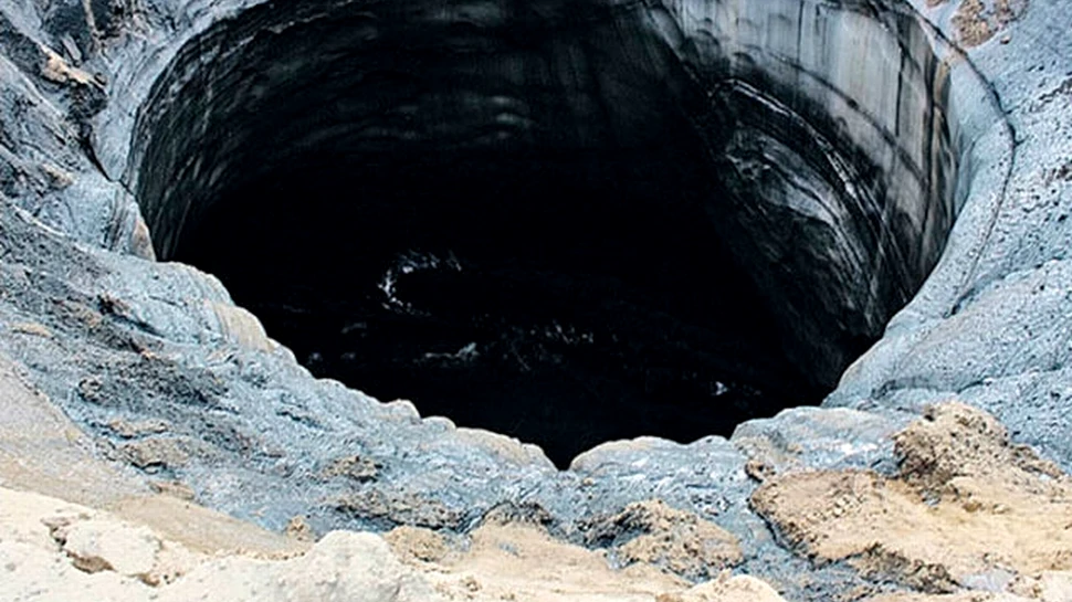 Alte două cratere misterioase au apărut în Siberia. Cercetătorii nu pot explica fenomenul (FOTO)