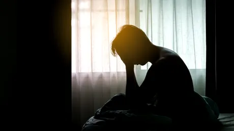 Cum îi sprijinim pe cei care au pierdut pe cineva drag ori sunt la final de viață? Ghid empatic, bazat pe psihologie