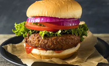 Oamenii nu vor mai consuma carne în 2035, spune directorul executiv al Impossible Foods