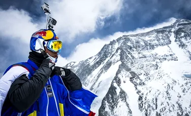 Record mondial pe Everest: cel mai îndrăzneţ BASE jump din istorie, de la 7220 de metri deasupra nivelului mării (FOTO/VIDEO)