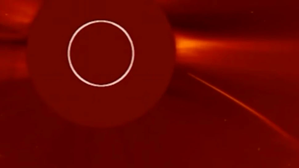 Momentul în care o cometă se prăbuşeşte în Soare a fost filmat – VIDEO