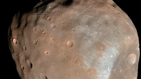 Luna Phobos a lui Marte nu este ceea ce pare, sugerează fotografii nepublicate până acum