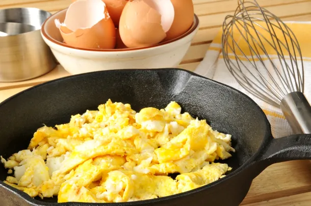  Cercetătorii au descoperit că nu se înregistrează o creştere a riscului de probleme cardiace nici în rândul persoanelor care consumau 1-6 ouă pe săptămână, nici în rândul celor ce consumau mai mult de 6 ouă săptămânal. 