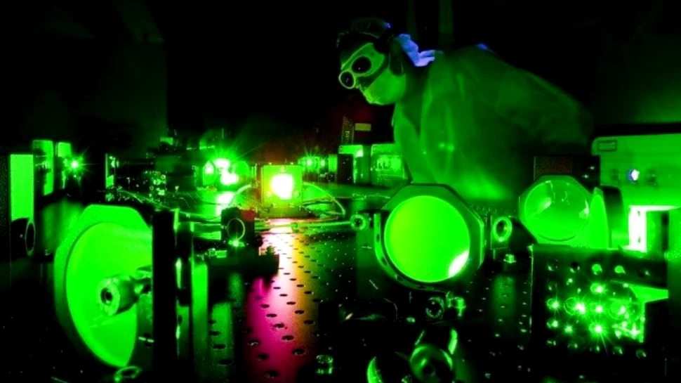 Fizicienii au creat o lumină de un miliard de ori mai puternică decât soarele nostru şi care are potenţialul de a revoluţiona ştiinţa