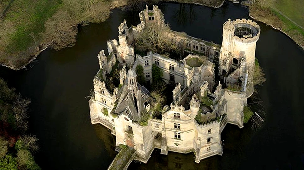 Povestea castelului Chateau: A reprezentat reşedinţa nobililor în trecut, însă în timp a fost abandonat şi lăsat să se deterioreze