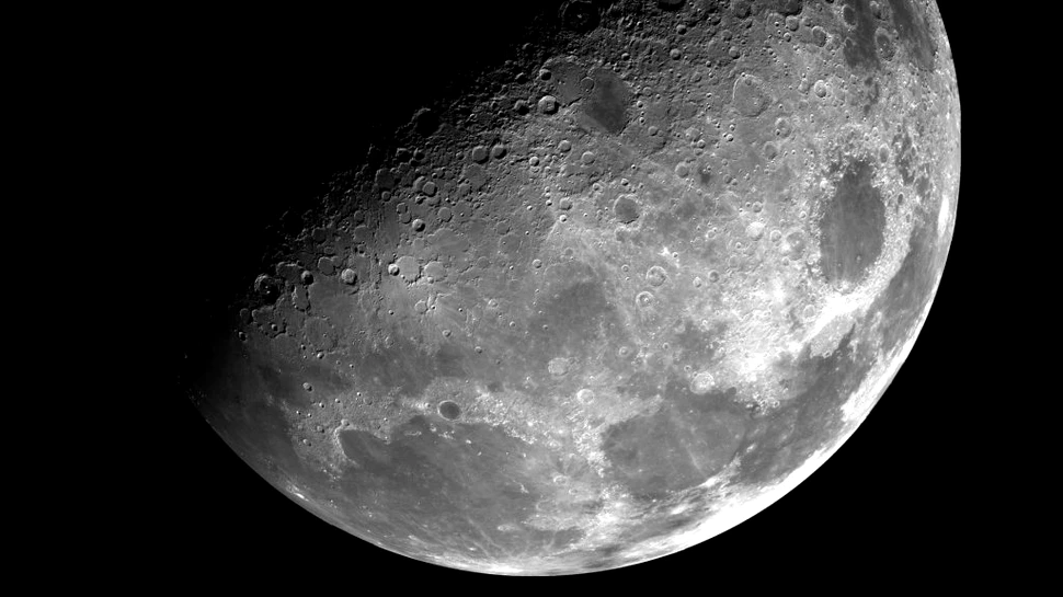 NASA confirmă prezența apei pe Lună, în regiunile luminate de Soare