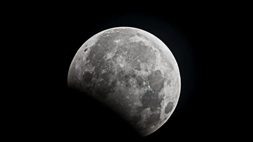 Eclipsă parțială de Lună sâmbătă, 28 octombrie. Ora la care Luna trece în umbra Pământului