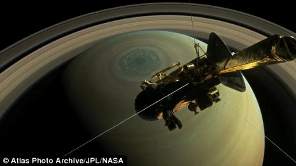 FOTO. Aflată în ultima etapă a fascinantei sale misiuni, sonda spaţială Cassini a realizat imagini impresionante cu Titan, cel mai mare satelit a lui Saturn