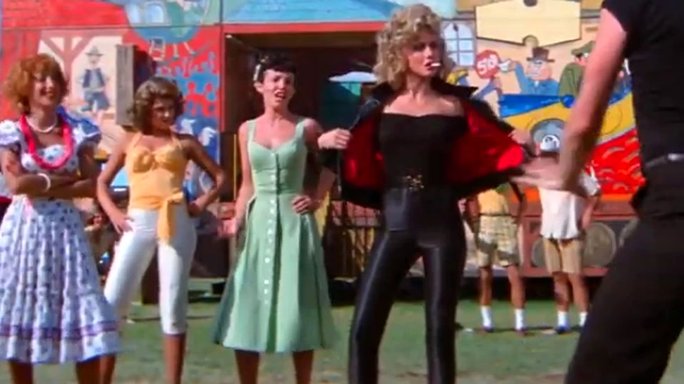 Suma uraşă pentru care s-a vândut celebrul costum din piele neagră purtat de Olivia Newton-John în „Grease”