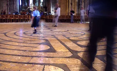 SECRETUL labirinturilor din catedralele medievale. Biserica îi ardea pe rug dacă îi prindea pe cei care le făceau